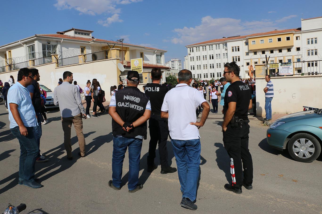 Gaziantep'te "Güvenli Okul" denetiminde 2 gözaltı